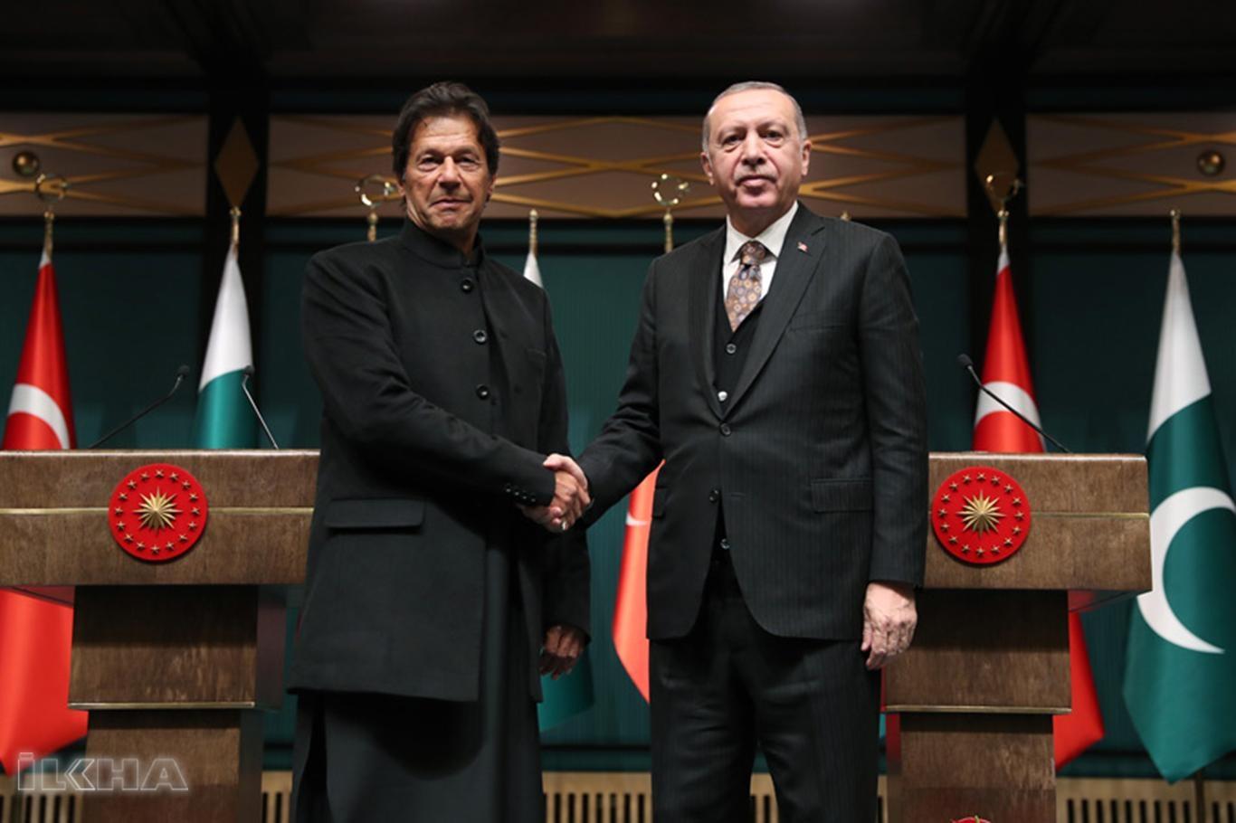 President Erdoğan holds phone call with Pakistani Prime Minister Khan 